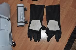 Gloves-1.jpg