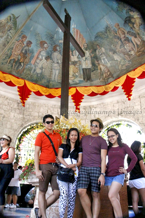 A friend’s visit at the Magellan’s Cross in Cebu City